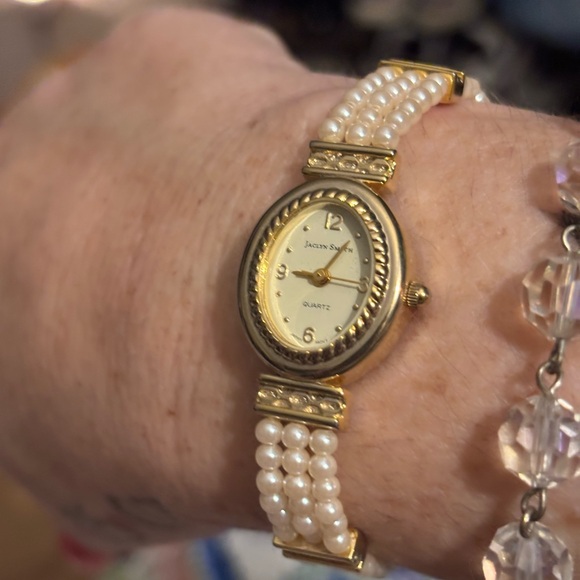 Jaclyn Smith Quartz Gold Tone Pearl Watch - Picture 5 of 7